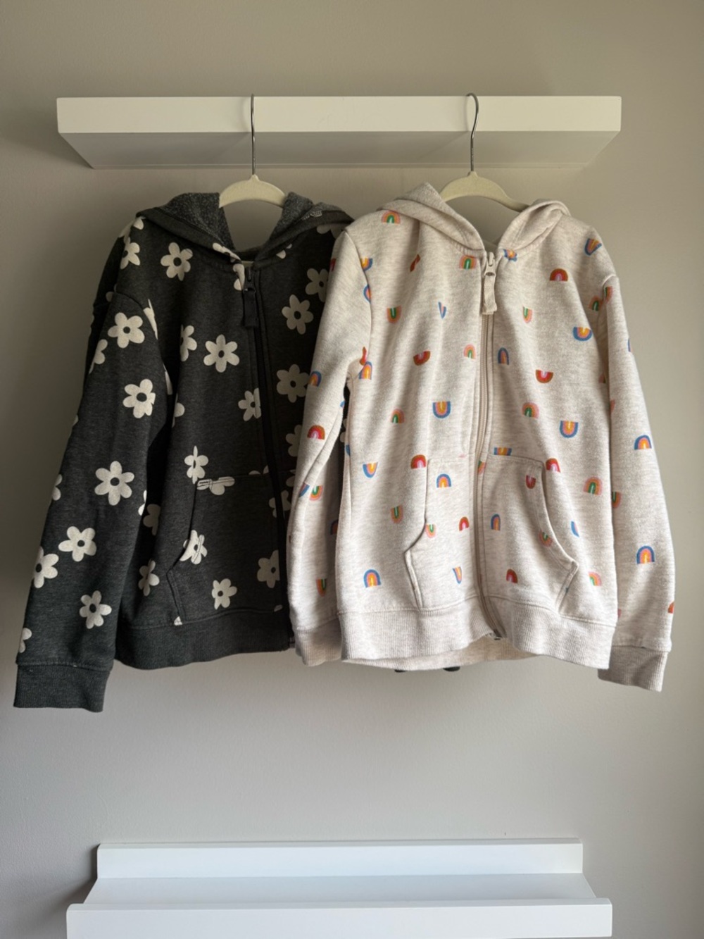 Cat & Jack girls zip ups 6/7 VGUC